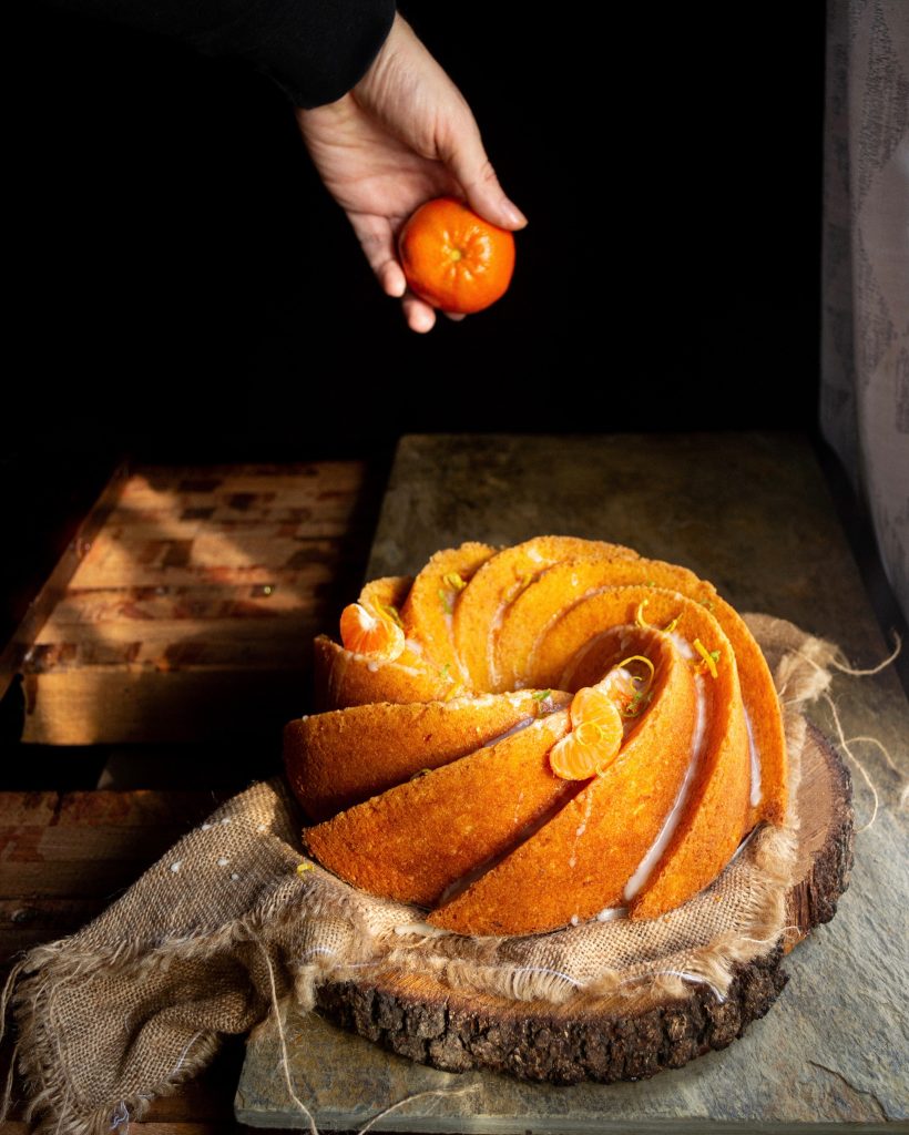 Bundt cake de mandarina, almendra y otros cítricos